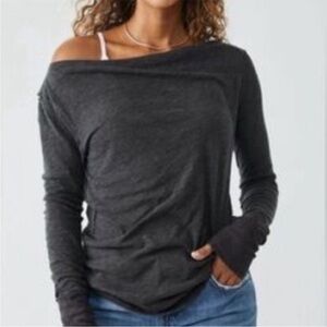 We The Free Kimmi Long Sleeve Tee in Dark Gray Size M